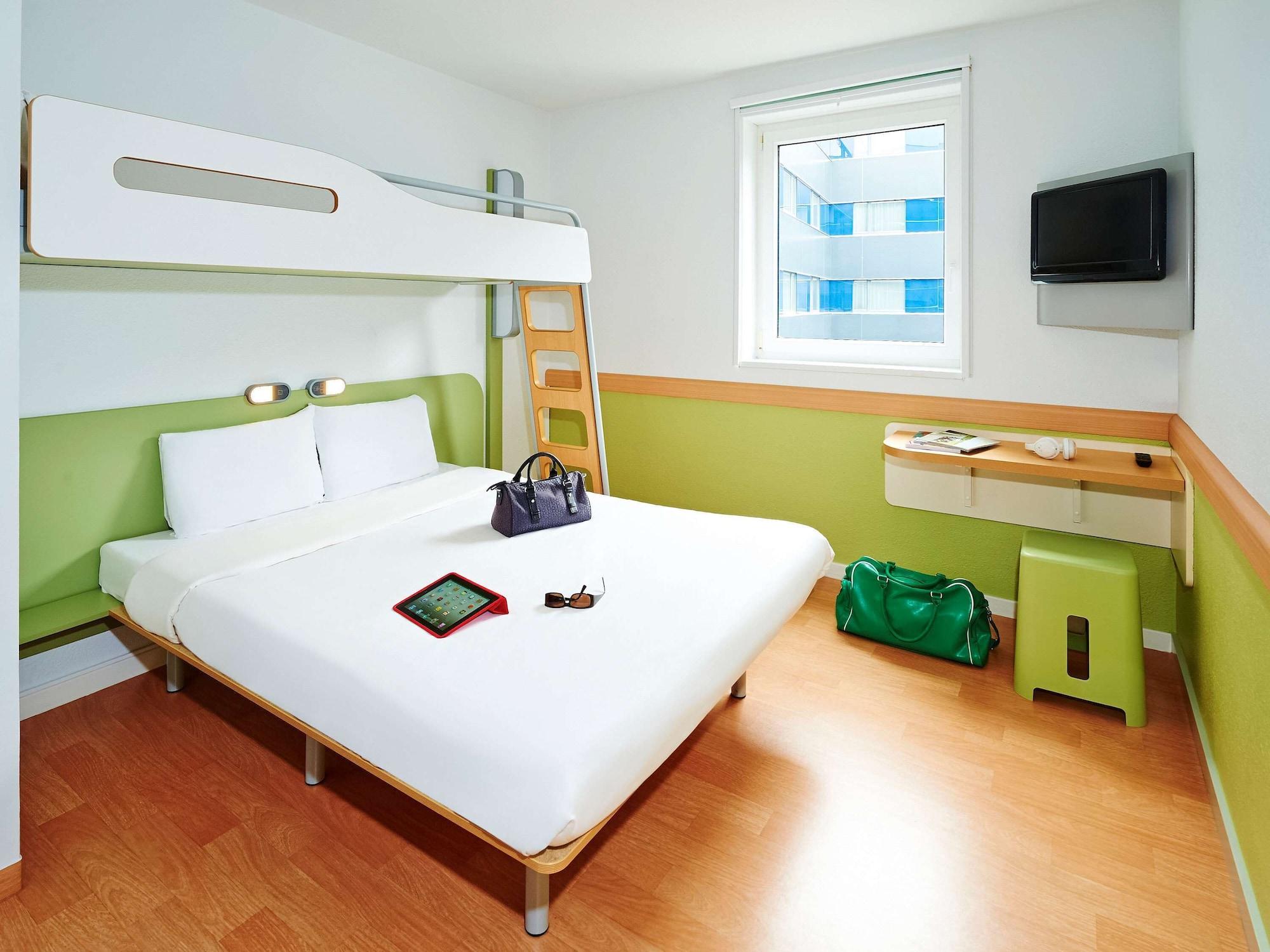 Ibis Budget Velizy Екстериор снимка